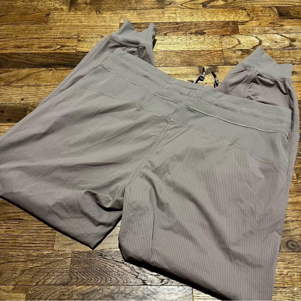 Lululemon Dance Studio Mid Rise Jogger Full Length Size 14 - Picture 3 of 5